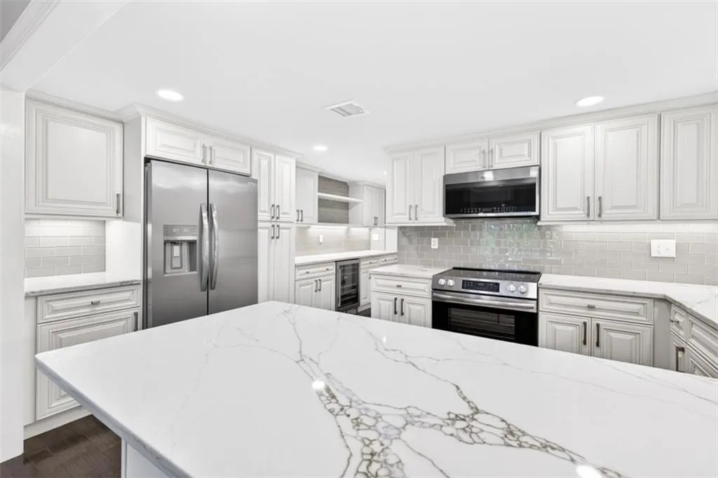 2769 Peachtree Road Ne Unit 10, Atlanta, Georgia 30305, 2 Bedrooms Bedrooms, 0 ,2 BathroomsBathrooms,Residential,For Sale,2769 Peachtree Road Ne Unit 10,7761224