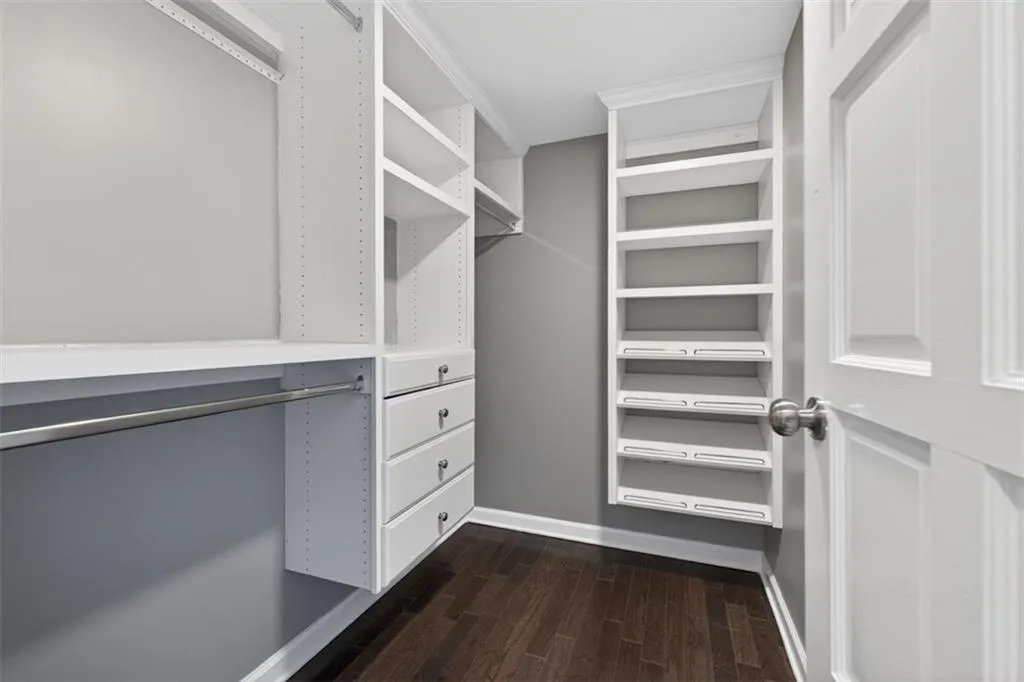 2769 Peachtree Road Ne Unit 10, Atlanta, Georgia 30305, 2 Bedrooms Bedrooms, 0 ,2 BathroomsBathrooms,Residential,For Sale,2769 Peachtree Road Ne Unit 10,7761224