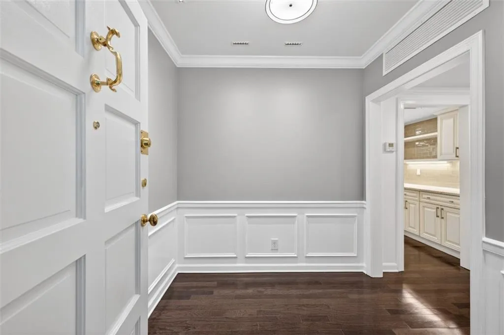 2769 Peachtree Road Ne Unit 10, Atlanta, Georgia 30305, 2 Bedrooms Bedrooms, 0 ,2 BathroomsBathrooms,Residential,For Sale,2769 Peachtree Road Ne Unit 10,7761224