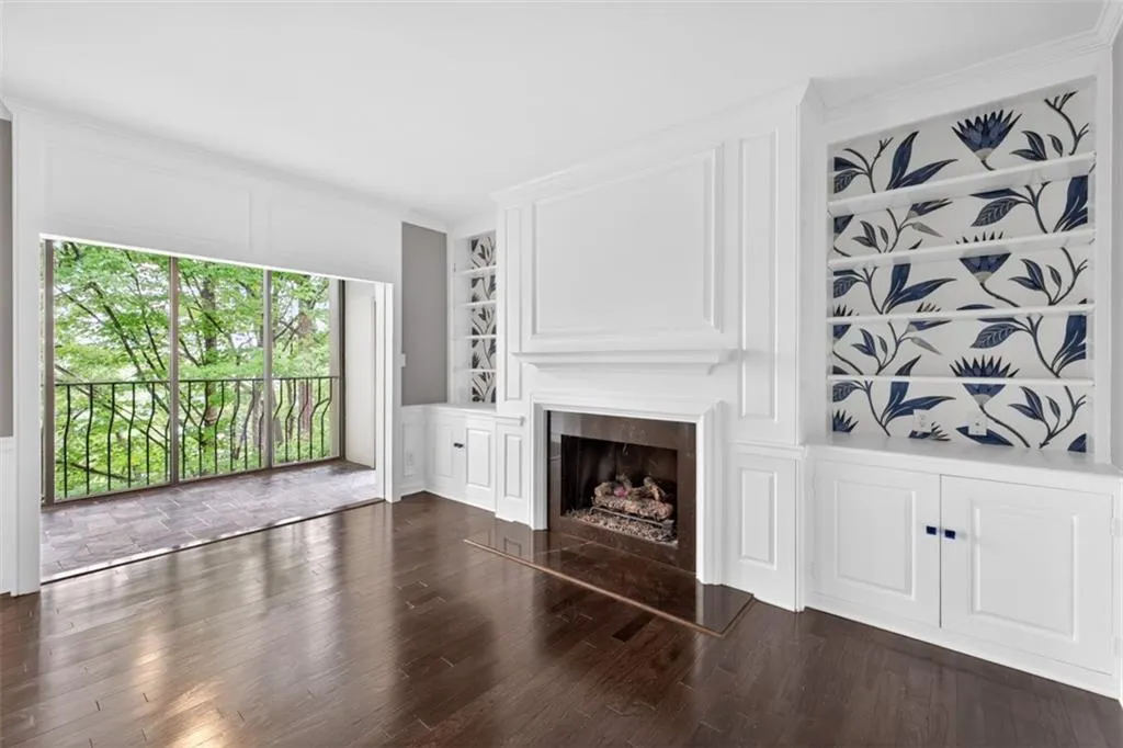 2769 Peachtree Road Ne Unit 10, Atlanta, Georgia 30305, 2 Bedrooms Bedrooms, 0 ,2 BathroomsBathrooms,Residential,For Sale,2769 Peachtree Road Ne Unit 10,7761224