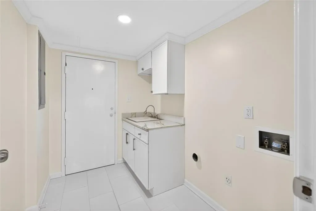 2769 Peachtree Road Ne Unit 10, Atlanta, Georgia 30305, 2 Bedrooms Bedrooms, 0 ,2 BathroomsBathrooms,Residential,For Sale,2769 Peachtree Road Ne Unit 10,7761224