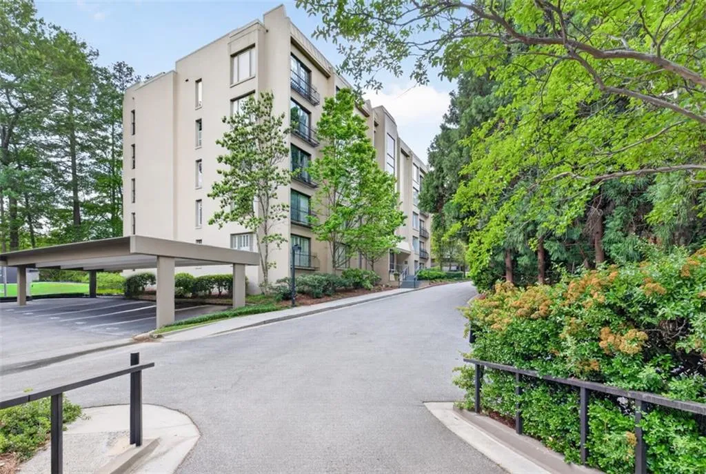 2769 Peachtree Road Ne Unit 10, Atlanta, Georgia 30305, 2 Bedrooms Bedrooms, 0 ,2 BathroomsBathrooms,Residential,For Sale,2769 Peachtree Road Ne Unit 10,7761224