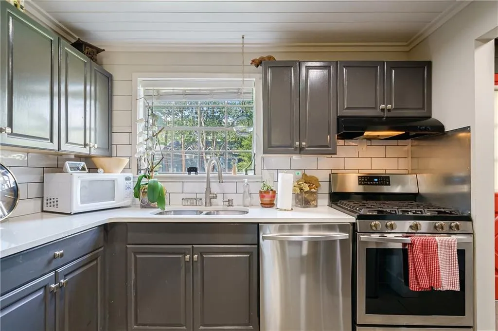 5696 Kingsport Drive Unit 5696, Sandy Springs, Georgia 30342, 2 Bedrooms Bedrooms, ,1 BathroomBathrooms,Residential,Sold,5696 Kingsport Drive Unit 5696,7116783