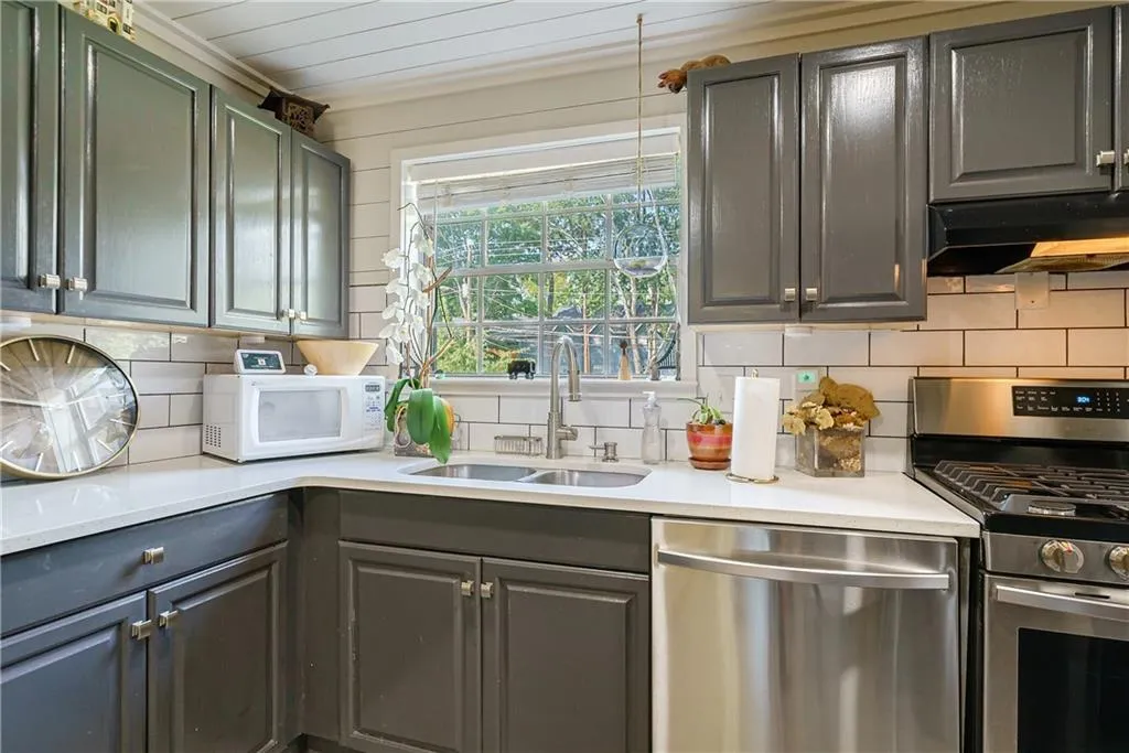 5696 Kingsport Drive Unit 5696, Sandy Springs, Georgia 30342, 2 Bedrooms Bedrooms, ,1 BathroomBathrooms,Residential,Sold,5696 Kingsport Drive Unit 5696,7116783