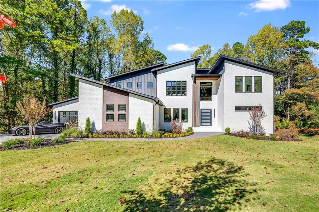 View of front of house with a front yard