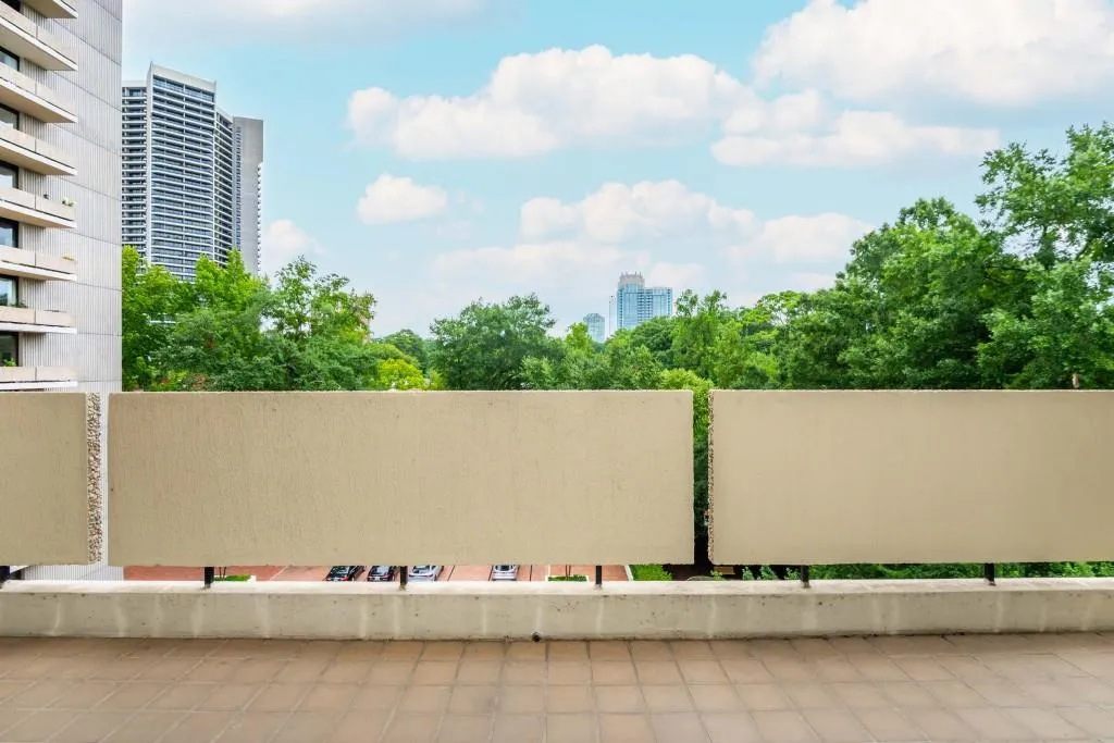 2575 Peachtree Road Ne Unit 9h, Atlanta, Georgia 30305, 1 Bedroom Bedrooms, ,1 BathroomBathrooms,Residential,For Sale,2575 Peachtree Road Ne Unit 9h,7629049