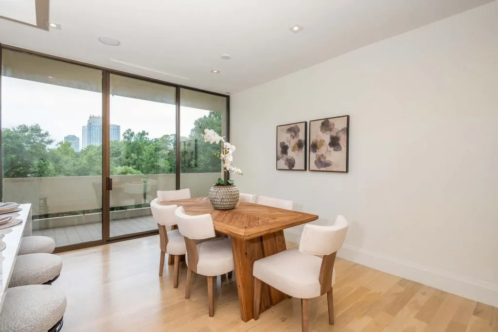 2575 Peachtree Road Ne Unit 9h, Atlanta, Georgia 30305, 1 Bedroom Bedrooms, ,1 BathroomBathrooms,Residential,For Sale,2575 Peachtree Road Ne Unit 9h,7629049