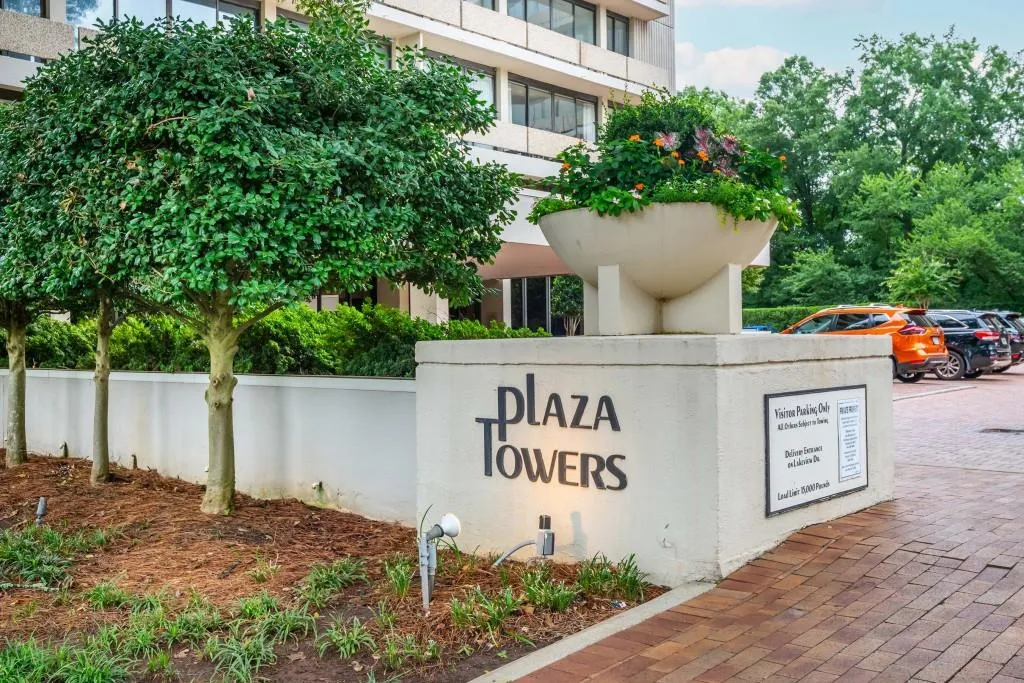 2575 Peachtree Road Ne Unit 9h, Atlanta, Georgia 30305, 1 Bedroom Bedrooms, ,1 BathroomBathrooms,Residential,For Sale,2575 Peachtree Road Ne Unit 9h,7629049