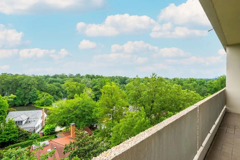 2575 Peachtree Road Ne Unit 9h, Atlanta, Georgia 30305, 1 Bedroom Bedrooms, ,1 BathroomBathrooms,Residential,For Sale,2575 Peachtree Road Ne Unit 9h,7629049