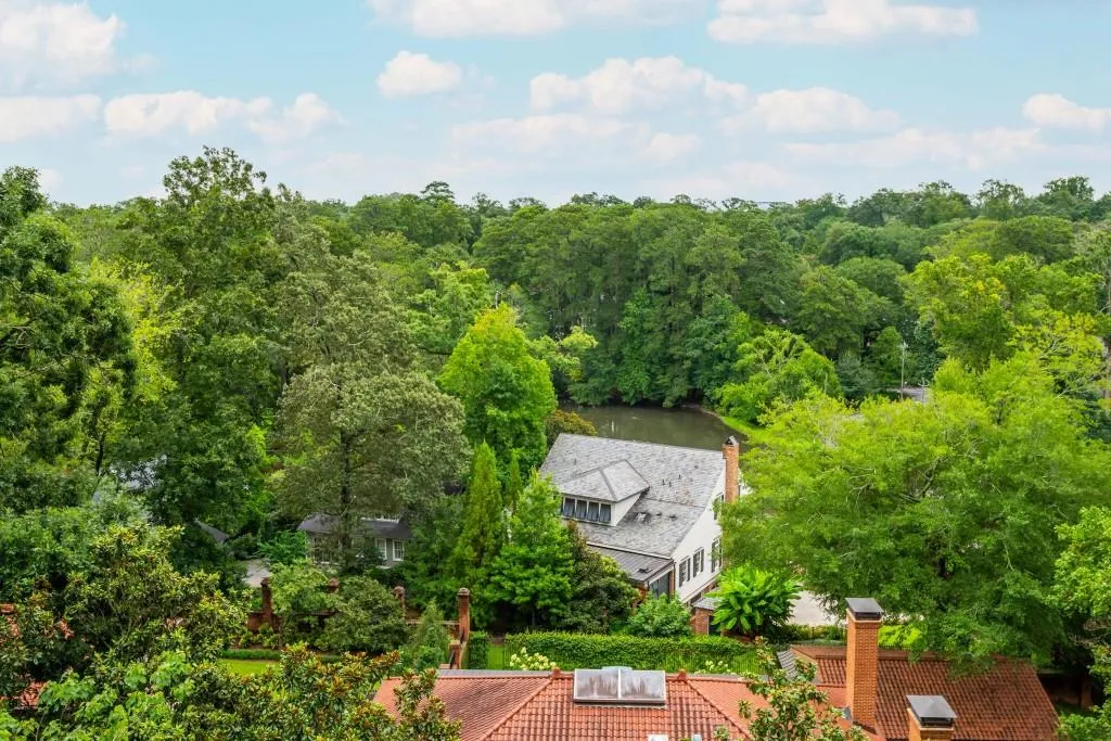 2575 Peachtree Road Ne Unit 9h, Atlanta, Georgia 30305, 1 Bedroom Bedrooms, ,1 BathroomBathrooms,Residential,For Sale,2575 Peachtree Road Ne Unit 9h,7629049