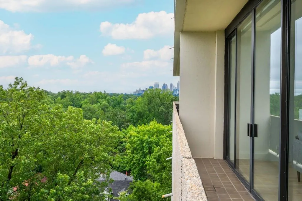 2575 Peachtree Road Ne Unit 9h, Atlanta, Georgia 30305, 1 Bedroom Bedrooms, ,1 BathroomBathrooms,Residential,For Sale,2575 Peachtree Road Ne Unit 9h,7629049