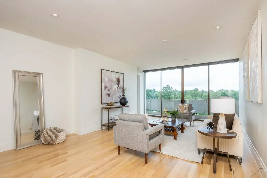 2575 Peachtree Road Ne Unit 9h, Atlanta, Georgia 30305, 1 Bedroom Bedrooms, ,1 BathroomBathrooms,Residential,For Sale,2575 Peachtree Road Ne Unit 9h,7629049