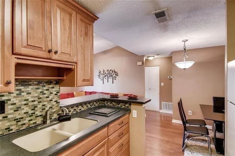 521 Granville Court, Atlanta, Georgia 30328, 1 Bedroom Bedrooms, ,1 BathroomBathrooms,Residential,Sold,521 Granville Court,6089049