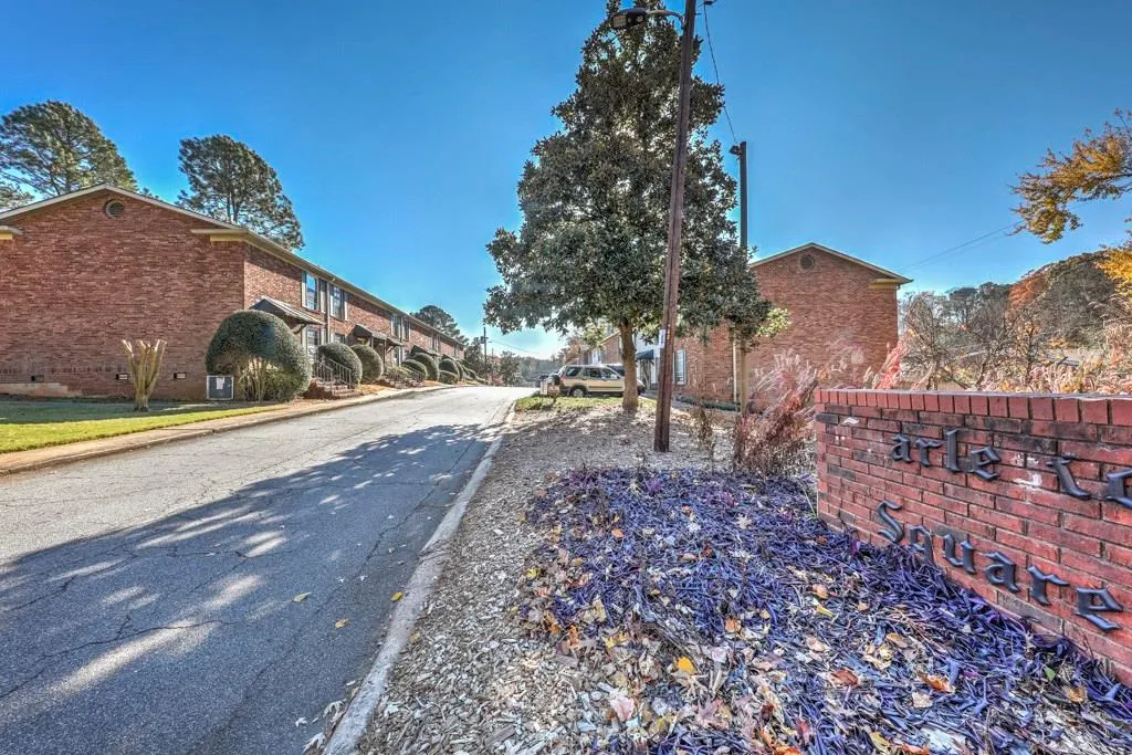 5661 Kingsport Drive Unit 6, Atlanta, Georgia 30342, 2 Bedrooms Bedrooms, ,1 BathroomBathrooms,Residential,Sold,5661 Kingsport Drive Unit 6,6102194