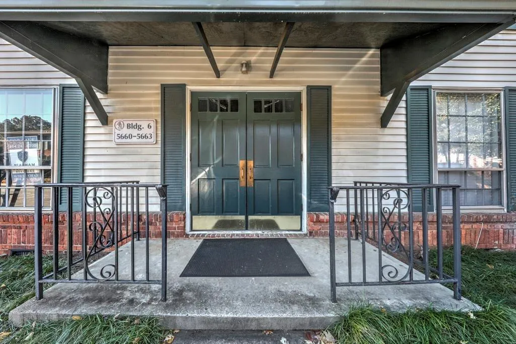 5661 Kingsport Drive Unit 6, Atlanta, Georgia 30342, 2 Bedrooms Bedrooms, ,1 BathroomBathrooms,Residential,Sold,5661 Kingsport Drive Unit 6,6102194