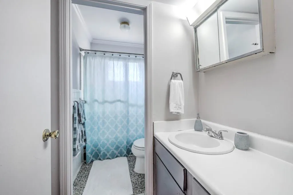5661 Kingsport Drive Unit 6, Atlanta, Georgia 30342, 2 Bedrooms Bedrooms, ,1 BathroomBathrooms,Residential,Sold,5661 Kingsport Drive Unit 6,6102194