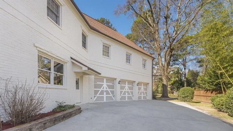 630 Glenairy Drive, Sandy Springs, Georgia 30328, 6 Bedrooms Bedrooms, ,5 BathroomsBathrooms,Residential,Sold,630 Glenairy Drive,7008135