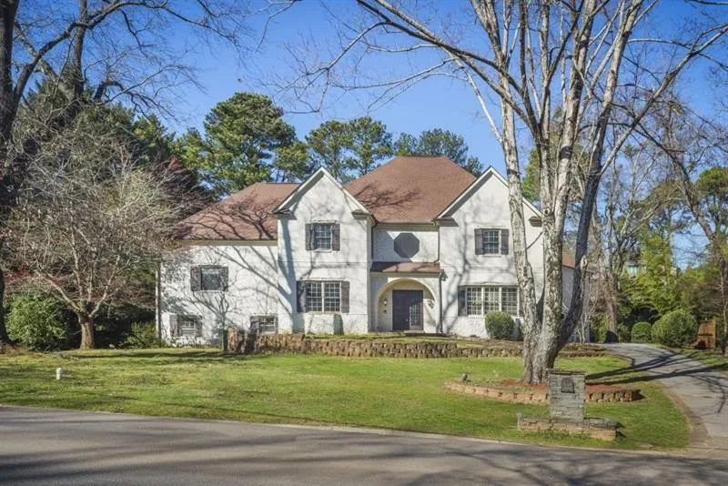 630 Glenairy Drive, Sandy Springs, Georgia 30328, 6 Bedrooms Bedrooms, ,5 BathroomsBathrooms,Residential,Sold,630 Glenairy Drive,7008135