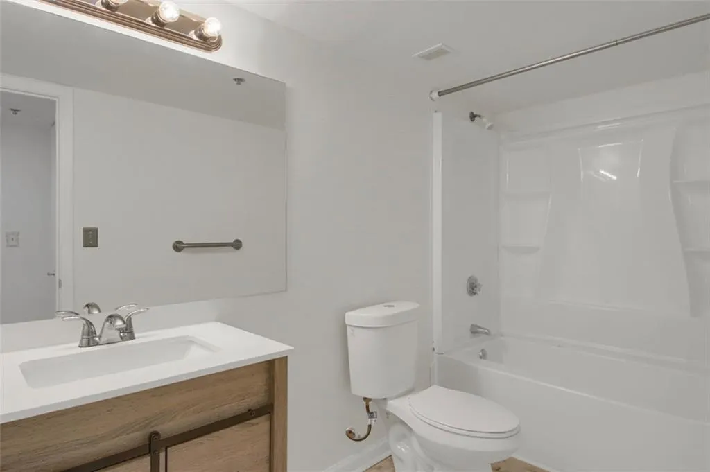 2870 Pharr Court South Nw Unit 2006, Atlanta, Georgia 30305, 2 Bedrooms Bedrooms, ,2 BathroomsBathrooms,Residential,For Sale,2870 Pharr Court South Nw Unit 2006,7633181
