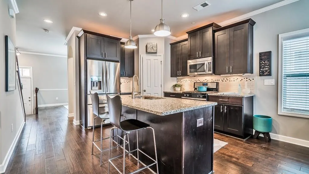 7375 Glisten Avenue, Atlanta, Georgia 30328, 3 Bedrooms Bedrooms, ,3 BathroomsBathrooms,Residential,Sold,7375 Glisten Avenue,5953577