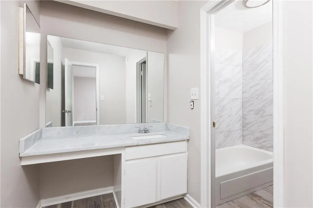 725 Dalrymple Road Unit 8i, Sandy Springs, Georgia 30328, 2 Bedrooms Bedrooms, ,2 BathroomsBathrooms,Residential,Sold,725 Dalrymple Road Unit 8i,6038631