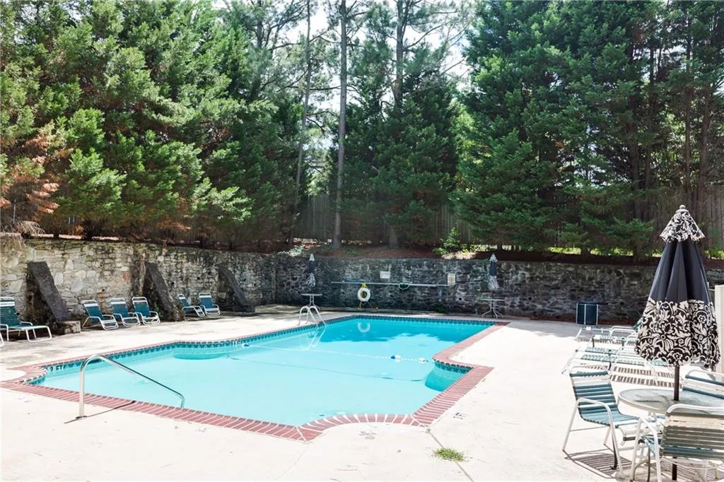 725 Dalrymple Road Unit 8i, Sandy Springs, Georgia 30328, 2 Bedrooms Bedrooms, ,2 BathroomsBathrooms,Residential,Sold,725 Dalrymple Road Unit 8i,6038631