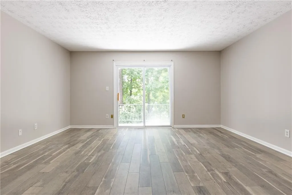 725 Dalrymple Road Unit 8i, Sandy Springs, Georgia 30328, 2 Bedrooms Bedrooms, ,2 BathroomsBathrooms,Residential,Sold,725 Dalrymple Road Unit 8i,6038631