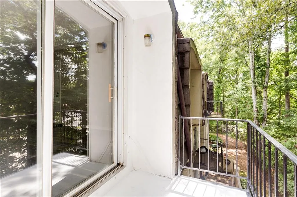 725 Dalrymple Road Unit 8i, Sandy Springs, Georgia 30328, 2 Bedrooms Bedrooms, ,2 BathroomsBathrooms,Residential,Sold,725 Dalrymple Road Unit 8i,6038631