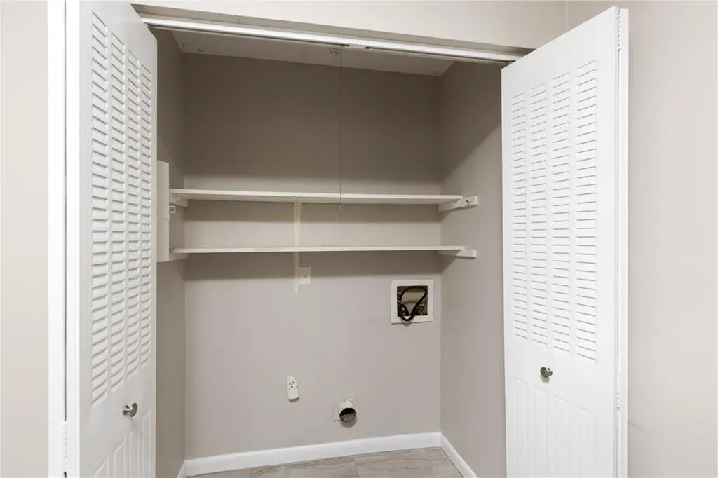 725 Dalrymple Road Unit 8i, Sandy Springs, Georgia 30328, 2 Bedrooms Bedrooms, ,2 BathroomsBathrooms,Residential,Sold,725 Dalrymple Road Unit 8i,6038631