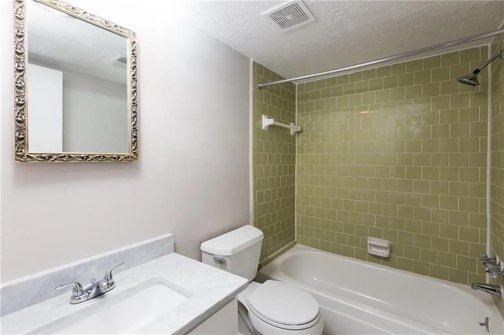 725 Dalrymple Road Unit 8i, Sandy Springs, Georgia 30328, 2 Bedrooms Bedrooms, ,2 BathroomsBathrooms,Residential,Sold,725 Dalrymple Road Unit 8i,6038631