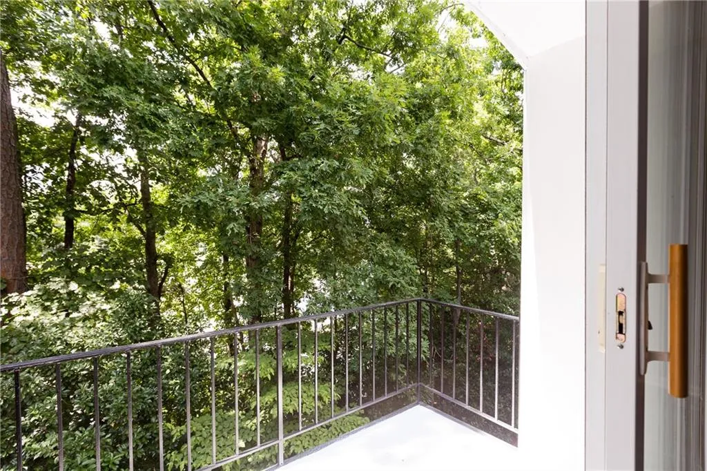 725 Dalrymple Road Unit 8i, Sandy Springs, Georgia 30328, 2 Bedrooms Bedrooms, ,2 BathroomsBathrooms,Residential,Sold,725 Dalrymple Road Unit 8i,6038631