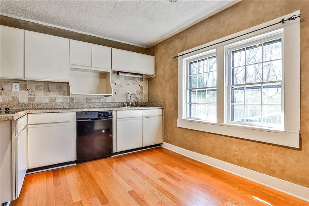 37 W Belle Isle Road, Atlanta, Georgia 30342, 3 Bedrooms Bedrooms, ,2 BathroomsBathrooms,Residential,Sold,37 W Belle Isle Road,7000739