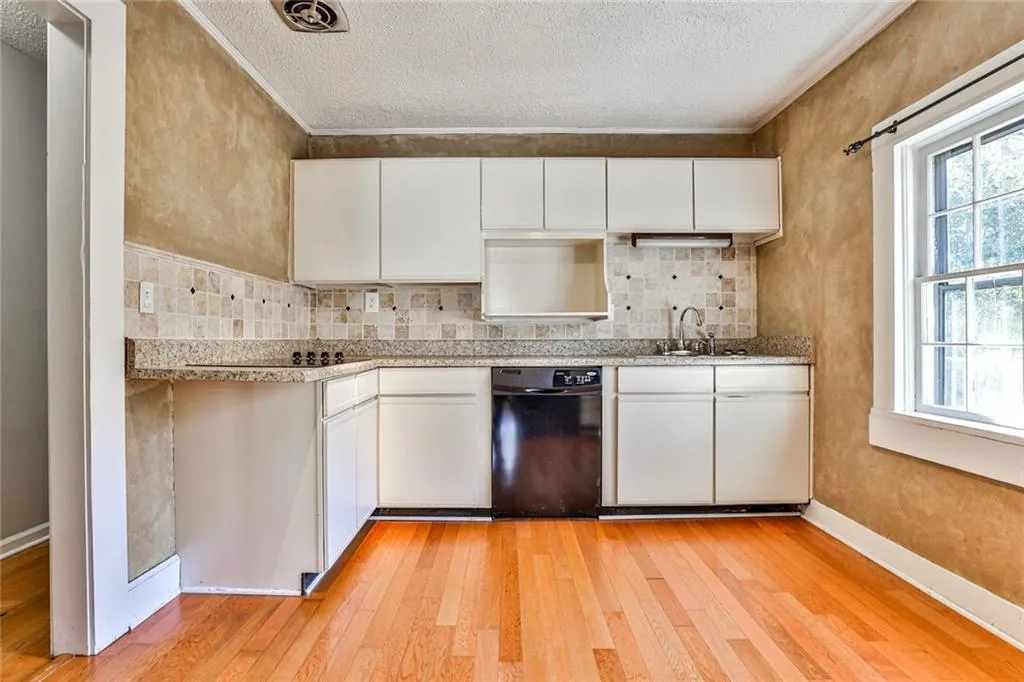 37 W Belle Isle Road, Atlanta, Georgia 30342, 3 Bedrooms Bedrooms, ,2 BathroomsBathrooms,Residential,Sold,37 W Belle Isle Road,7000739