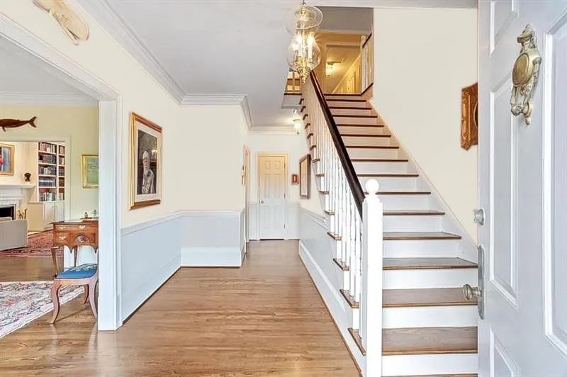 This is to showcase the stairway with a neutral color.