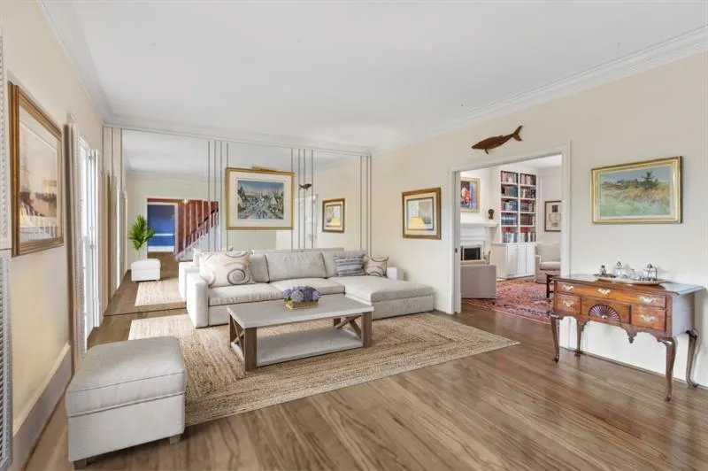This room has been virtually staged.