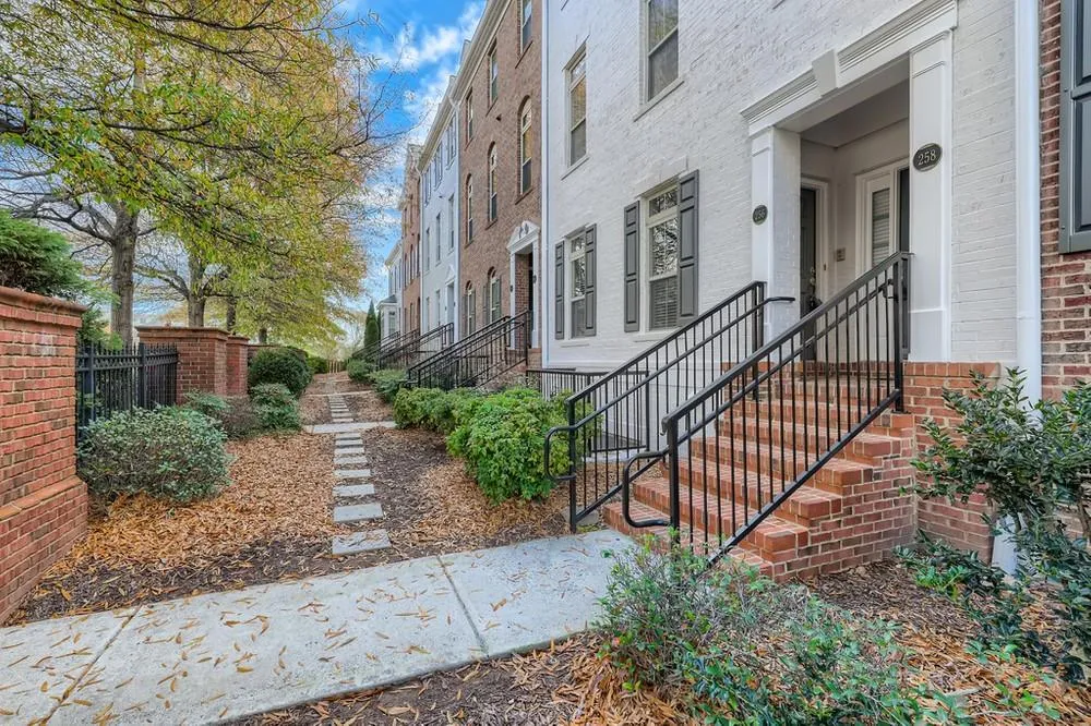 256 Legran Bend, Atlanta, Georgia 30328, 2 Bedrooms Bedrooms, ,2 BathroomsBathrooms,Residential,Sold,256 Legran Bend,7002704