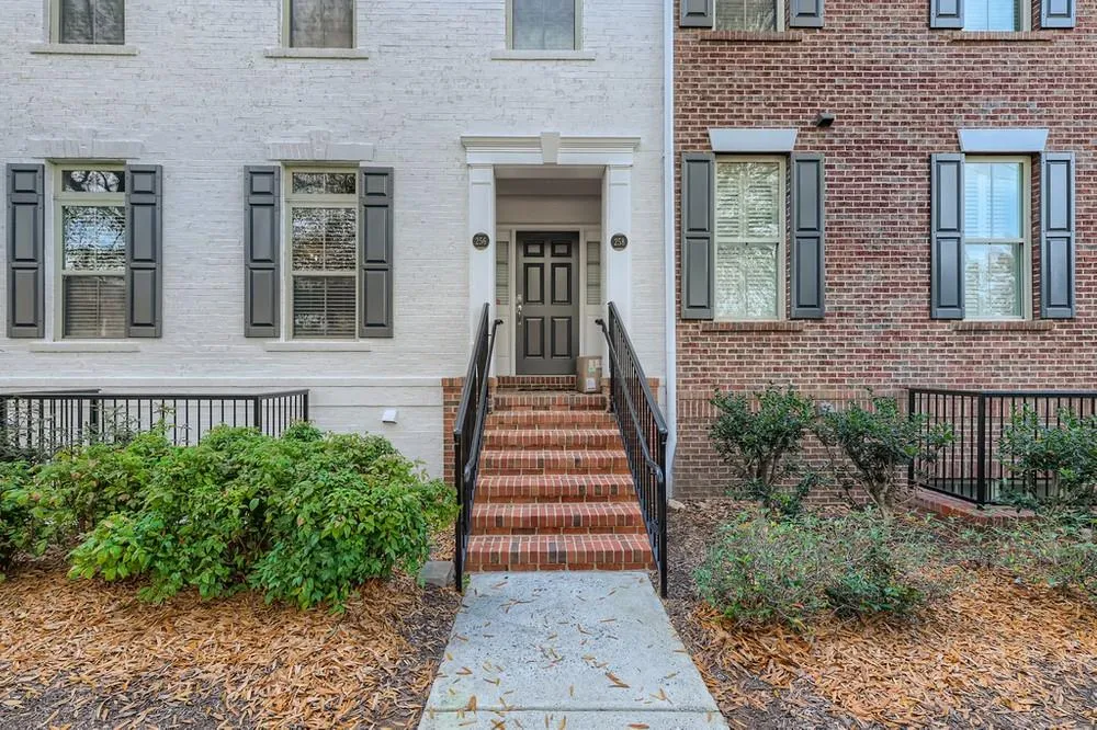 256 Legran Bend, Atlanta, Georgia 30328, 2 Bedrooms Bedrooms, ,2 BathroomsBathrooms,Residential,Sold,256 Legran Bend,7002704