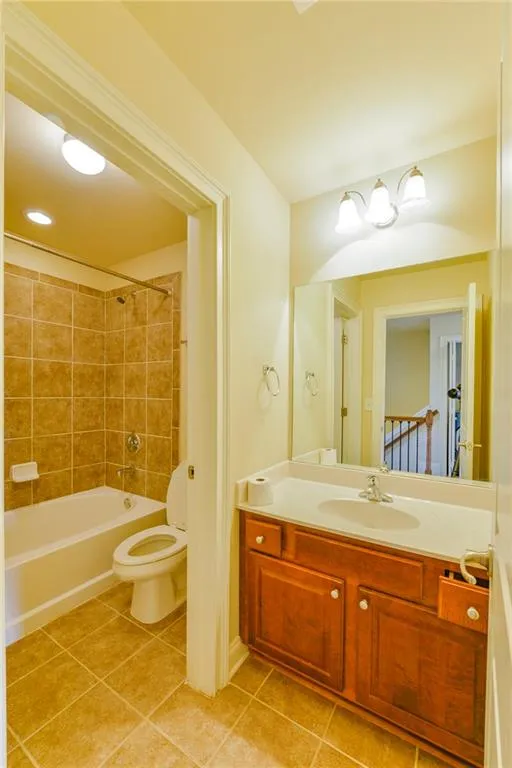 6448 Chariot Street Unit 10, Atlanta, Georgia 30328, 3 Bedrooms Bedrooms, ,2 BathroomsBathrooms,Residential,Sold,6448 Chariot Street Unit 10,5982898