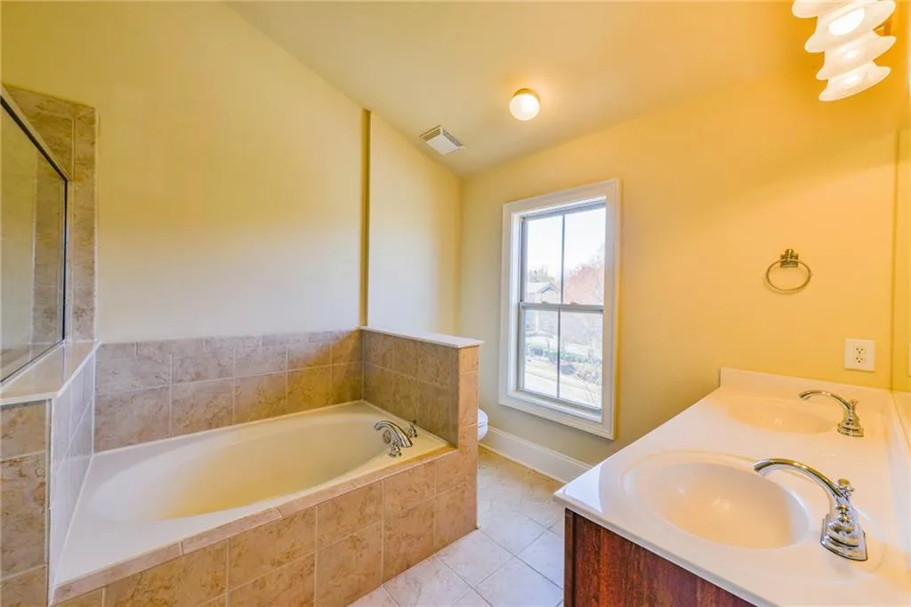 6448 Chariot Street Unit 10, Atlanta, Georgia 30328, 3 Bedrooms Bedrooms, ,2 BathroomsBathrooms,Residential,Sold,6448 Chariot Street Unit 10,5982898