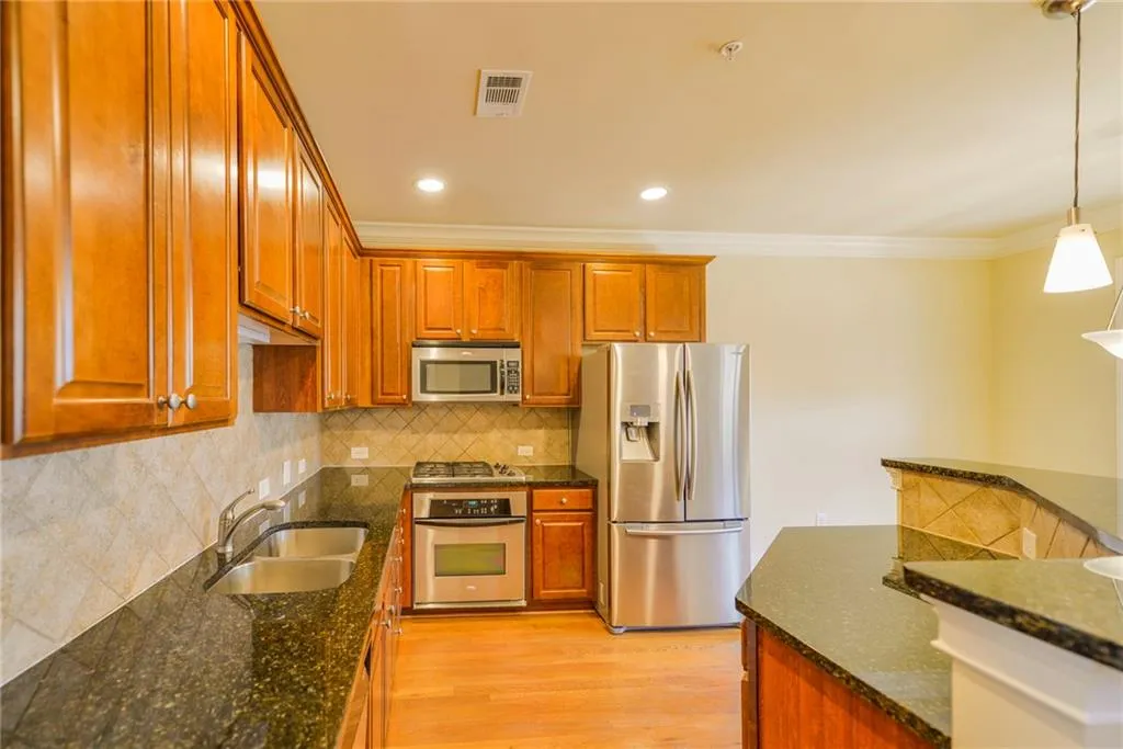 6448 Chariot Street Unit 10, Atlanta, Georgia 30328, 3 Bedrooms Bedrooms, ,2 BathroomsBathrooms,Residential,Sold,6448 Chariot Street Unit 10,5982898