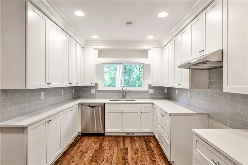 1356 Peachtree Battle Avenue Nw, Atlanta, Georgia 30327, 4 Bedrooms Bedrooms, ,3 BathroomsBathrooms,Residential,For Sale,1356 Peachtree Battle Avenue Nw,7631870