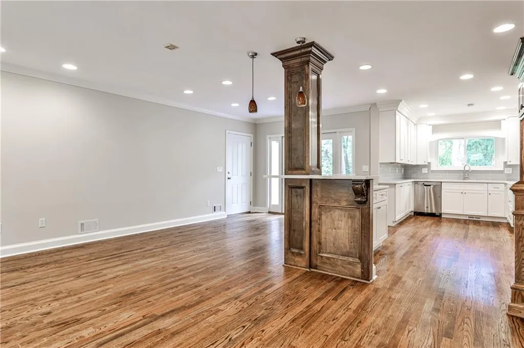 1356 Peachtree Battle Avenue Nw, Atlanta, Georgia 30327, 4 Bedrooms Bedrooms, ,3 BathroomsBathrooms,Residential,For Sale,1356 Peachtree Battle Avenue Nw,7631870