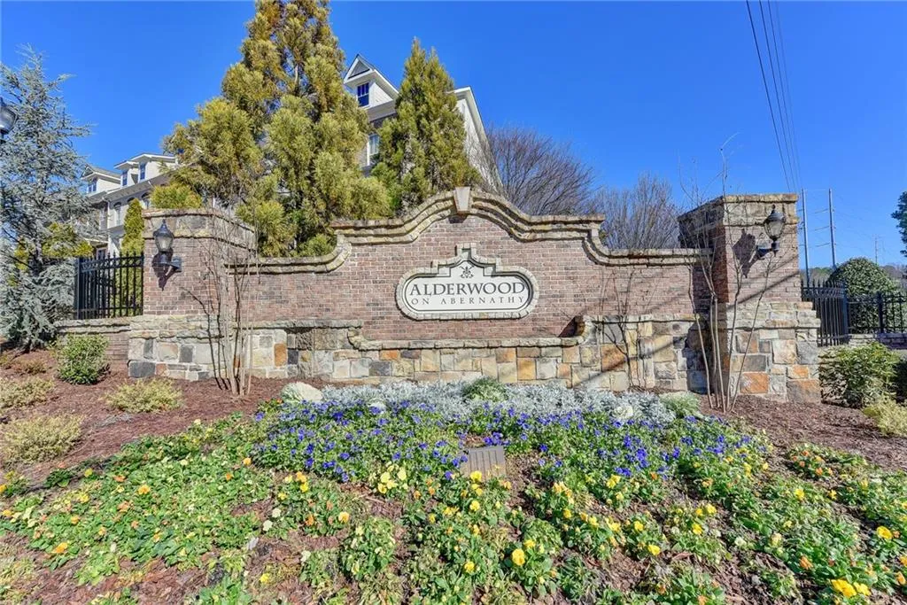 203 Alderwood Point, Atlanta, Georgia 30328, 3 Bedrooms Bedrooms, ,3 BathroomsBathrooms,Residential,Sold,203 Alderwood Point,6673414
