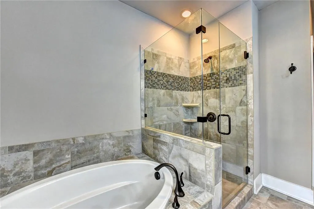 203 Alderwood Point, Atlanta, Georgia 30328, 3 Bedrooms Bedrooms, ,3 BathroomsBathrooms,Residential,Sold,203 Alderwood Point,6673414