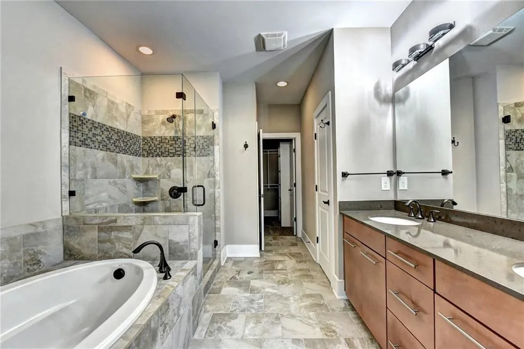 203 Alderwood Point, Atlanta, Georgia 30328, 3 Bedrooms Bedrooms, ,3 BathroomsBathrooms,Residential,Sold,203 Alderwood Point,6673414