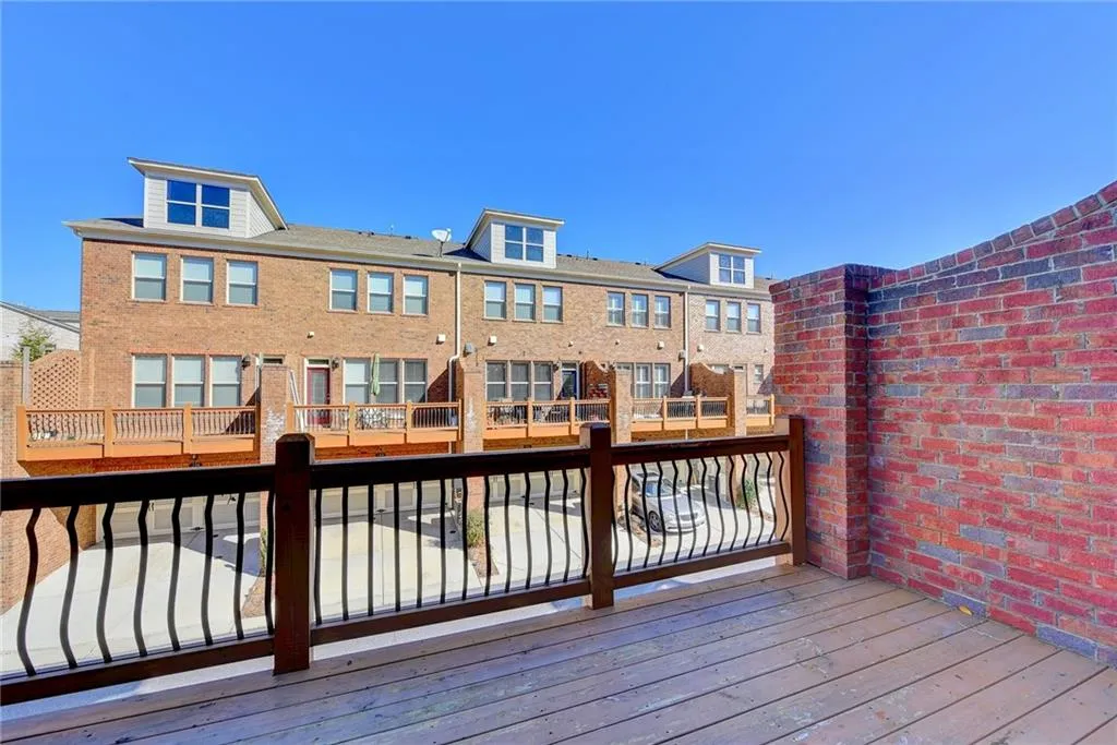 203 Alderwood Point, Atlanta, Georgia 30328, 3 Bedrooms Bedrooms, ,3 BathroomsBathrooms,Residential,Sold,203 Alderwood Point,6673414