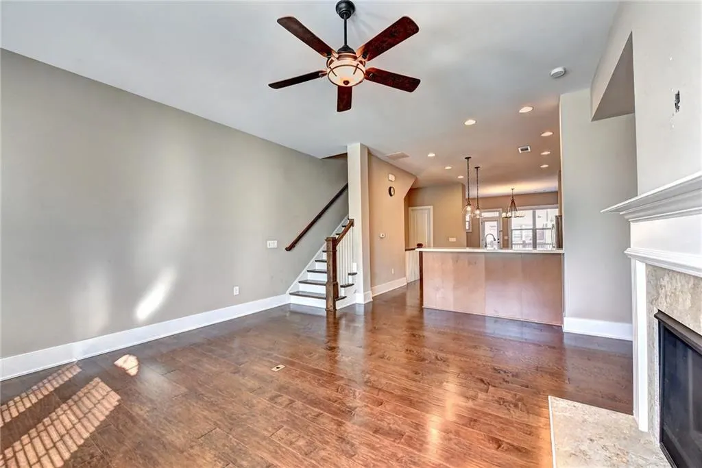 203 Alderwood Point, Atlanta, Georgia 30328, 3 Bedrooms Bedrooms, ,3 BathroomsBathrooms,Residential,Sold,203 Alderwood Point,6673414