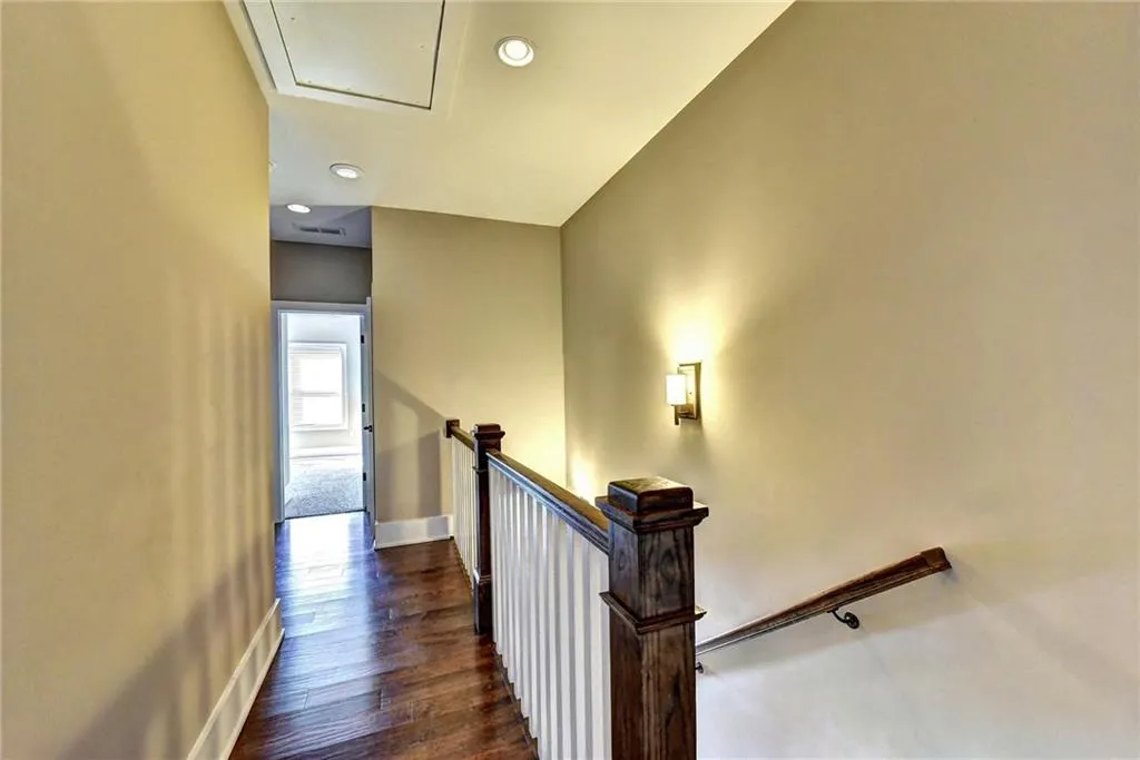 203 Alderwood Point, Atlanta, Georgia 30328, 3 Bedrooms Bedrooms, ,3 BathroomsBathrooms,Residential,Sold,203 Alderwood Point,6673414