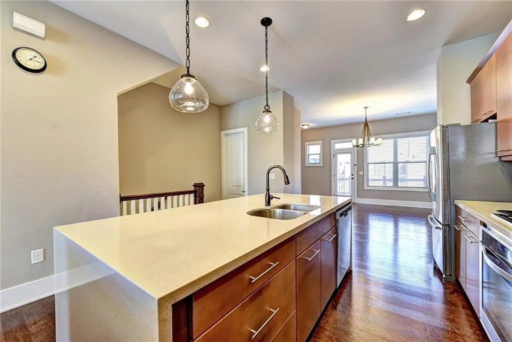 203 Alderwood Point, Atlanta, Georgia 30328, 3 Bedrooms Bedrooms, ,3 BathroomsBathrooms,Residential,Sold,203 Alderwood Point,6673414