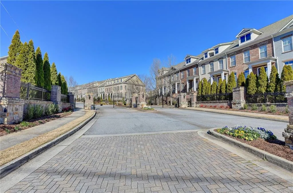 203 Alderwood Point, Atlanta, Georgia 30328, 3 Bedrooms Bedrooms, ,3 BathroomsBathrooms,Residential,Sold,203 Alderwood Point,6673414